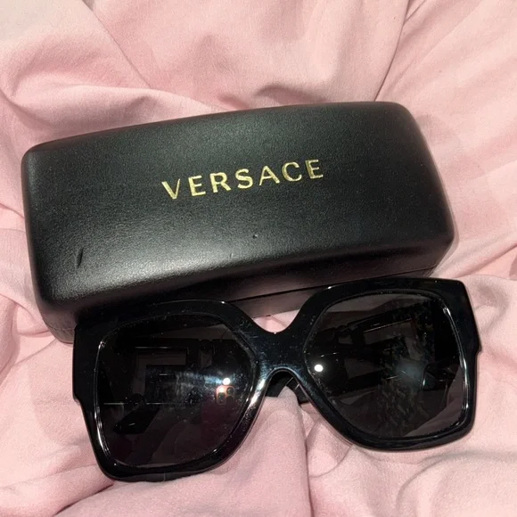 Versace | Accessories | Versace Glossy Black Sunglasses  display picture 2